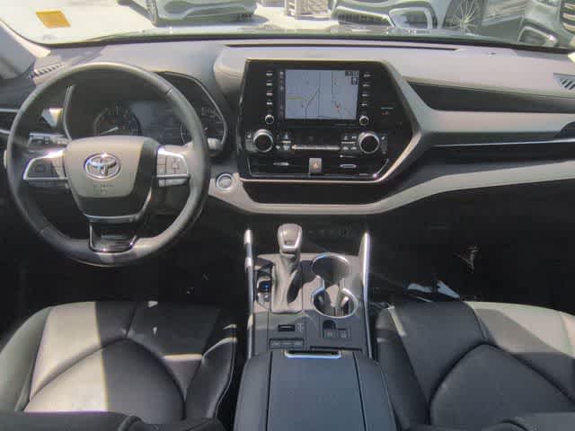 Thumbnail: 2021 Toyota Highlander - 15