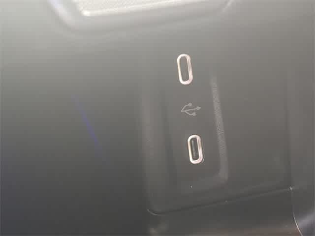 Thumbnail: 2025 Mercedes-Benz GLC - 31