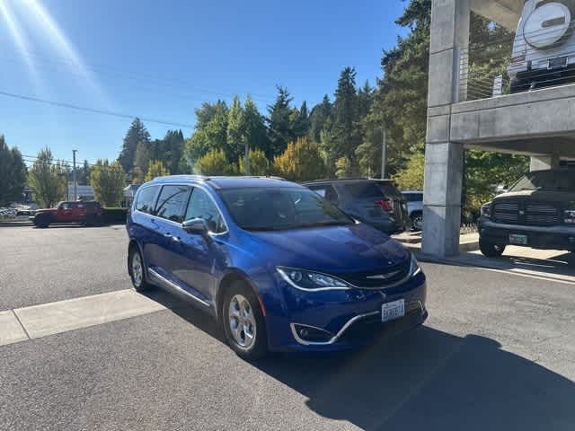 Thumbnail: 2018 Chrysler Pacifica - 3