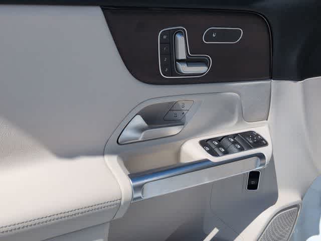 Thumbnail: 2022 Mercedes-Benz GLB - 17