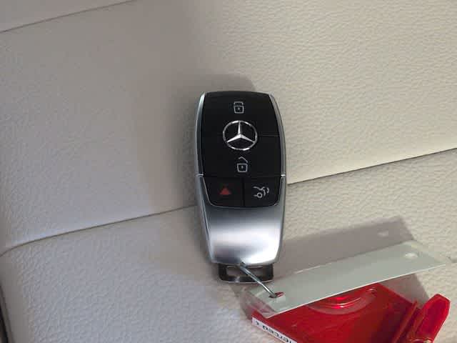 Thumbnail: 2026 Mercedes-Benz GLB - 35