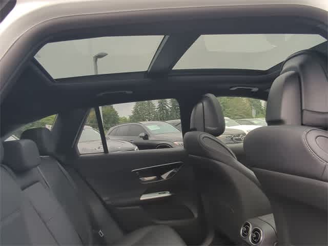 Thumbnail: 2025 Mercedes-Benz GLC - 22