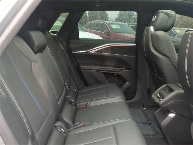 Thumbnail: 2024 Cadillac Lyriq - 22