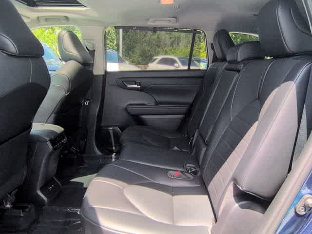 Thumbnail: 2021 Toyota Highlander - 20