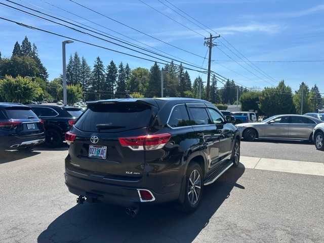 Thumbnail: 2017 Toyota Highlander - 5