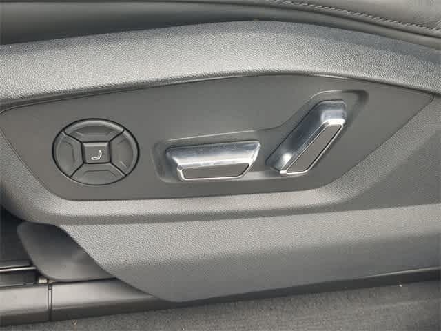 Thumbnail: 2023 Audi Q8 - 17