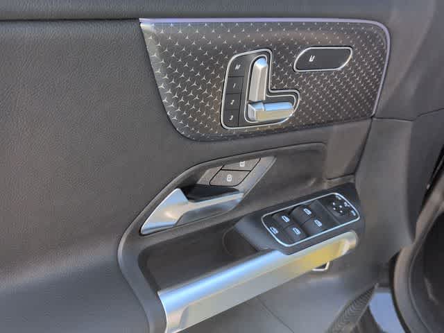 Thumbnail: 2026 Mercedes-Benz GLB - 17