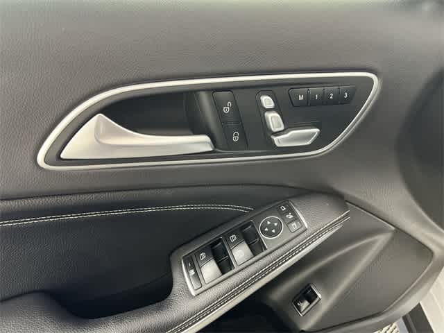 Thumbnail: 2020 Mercedes-Benz GLA - 24