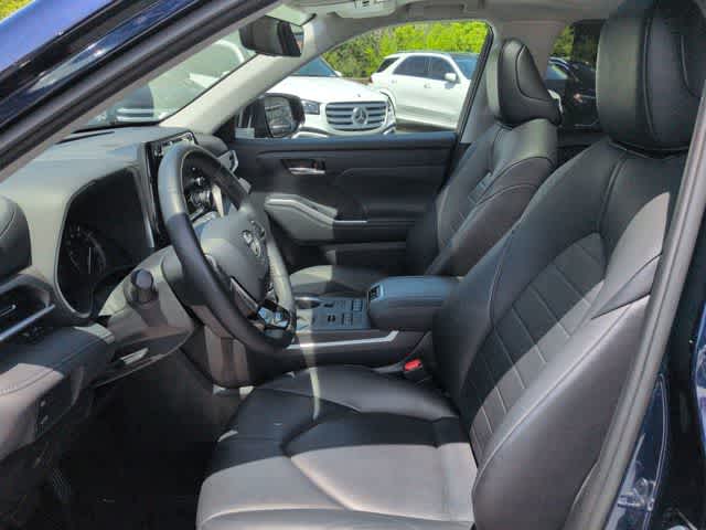 Thumbnail: 2021 Toyota Highlander - 16