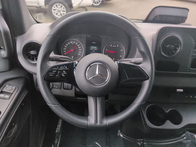 Thumbnail: 2025 Mercedes-Benz Sprinter - 21