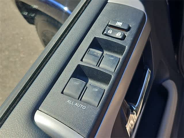 Thumbnail: 2016 Toyota 4Runner - 18