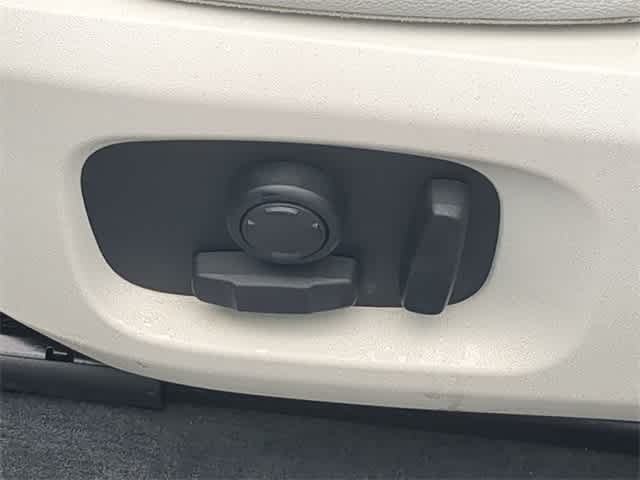 Thumbnail: 2016 Land Rover Range Rover Evoque - 18