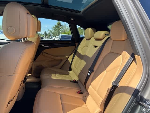 2018 Porsche Macan  11