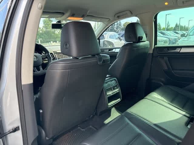 Thumbnail: 2012 Volkswagen Touareg - 10