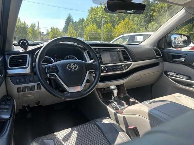 Thumbnail: 2017 Toyota Highlander - 12