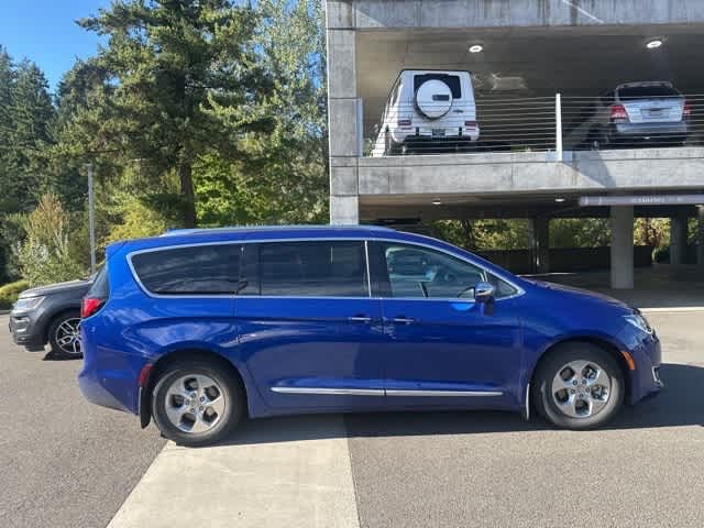 Thumbnail: 2018 Chrysler Pacifica - 4