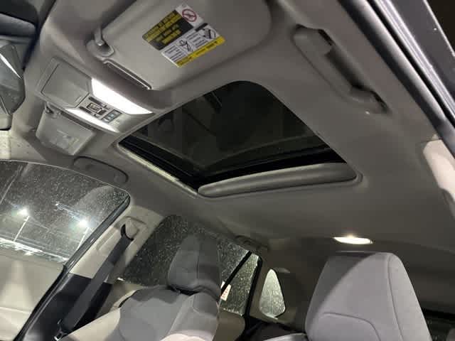 Thumbnail: 2022 Toyota RAV4 - 14