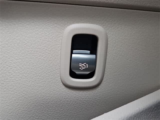 Thumbnail: 2026 Mercedes-Benz C-Class - 40