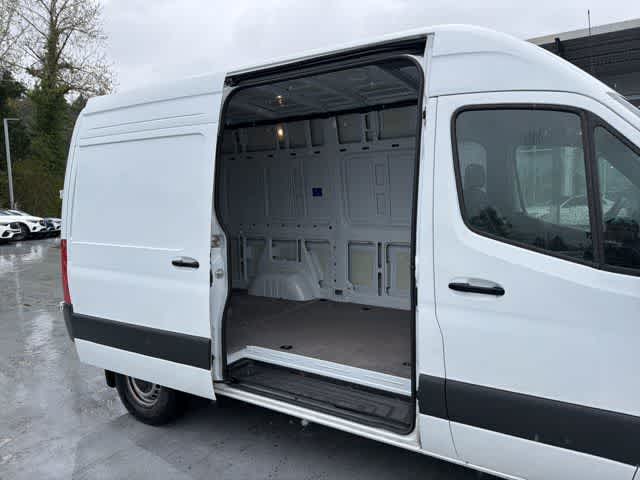 Thumbnail: 2025 Mercedes-Benz Sprinter - 10