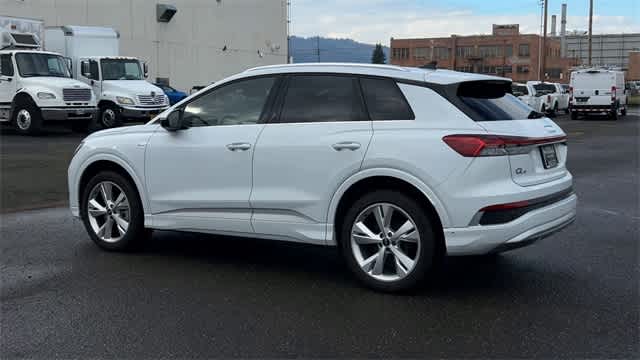 Thumbnail: 2023 Audi Q4 e-tron - 6