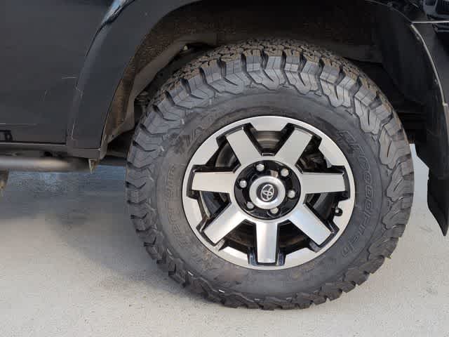 Thumbnail: 2020 Toyota 4Runner - 14