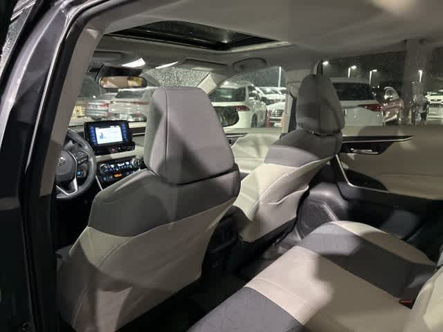 Thumbnail: 2022 Toyota RAV4 - 10