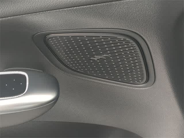 Thumbnail: 2025 Mercedes-Benz GLC - 30