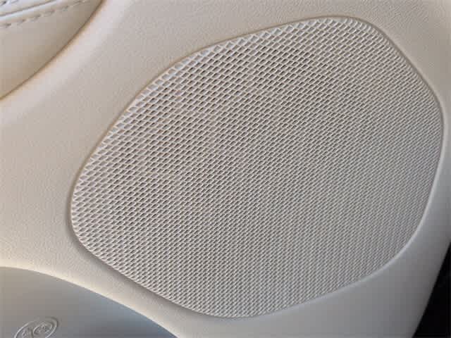 Thumbnail: 2017 Jeep Grand Cherokee - 32