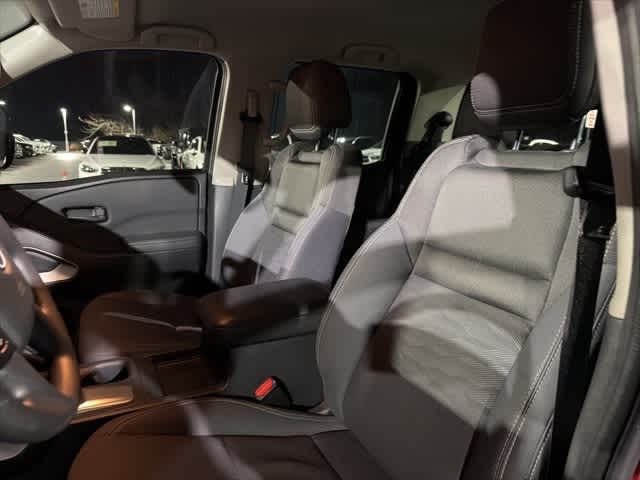 Thumbnail: 2022 Nissan Frontier - 14