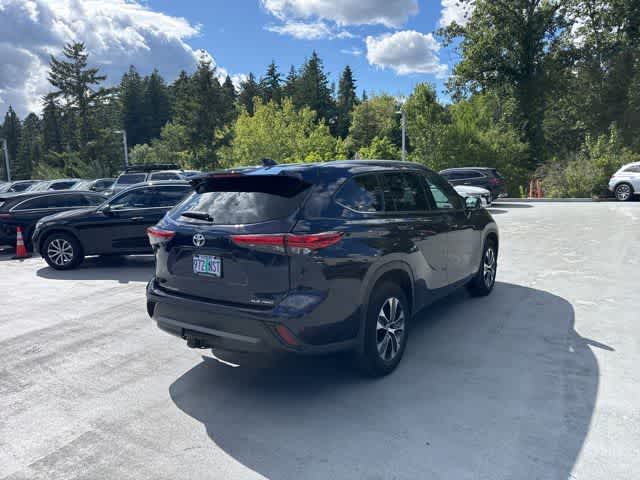 Thumbnail: 2021 Toyota Highlander - 3