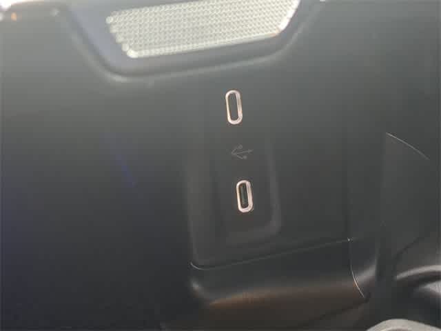 Thumbnail: 2025 Mercedes-Benz GLC - 32