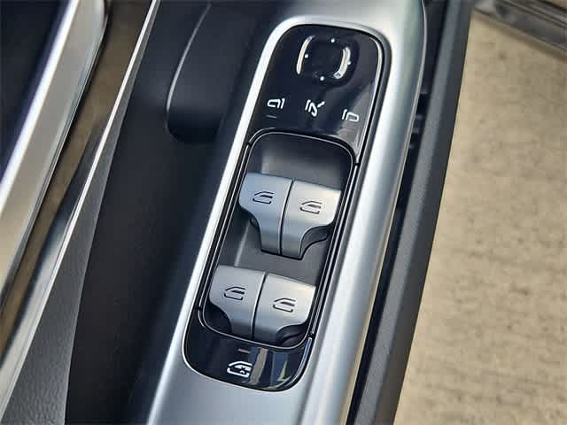 Thumbnail: 2025 Mercedes-Benz C-Class - 18