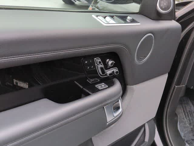 Thumbnail: 2022 Land Rover Range Rover - 16