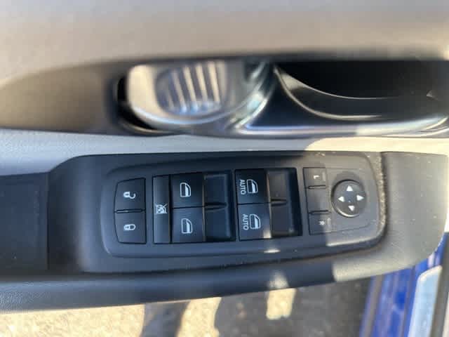 Thumbnail: 2018 Chrysler Pacifica - 14