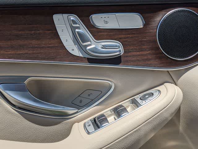 Thumbnail: 2022 Mercedes-Benz GLC - 24