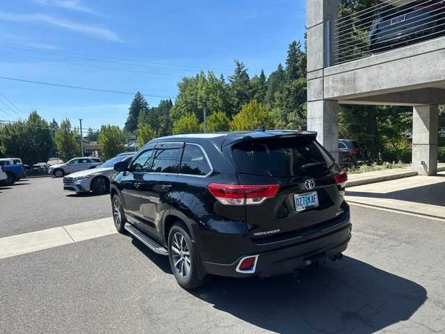 Thumbnail: 2017 Toyota Highlander - 7
