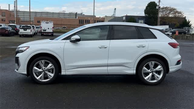 Thumbnail: 2023 Audi Q4 e-tron - 5