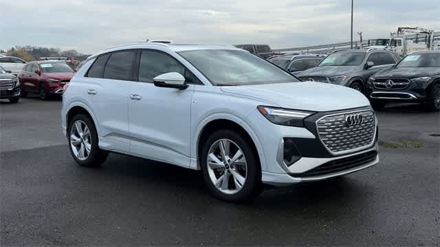 Thumbnail: 2023 Audi Q4 e-tron - 2