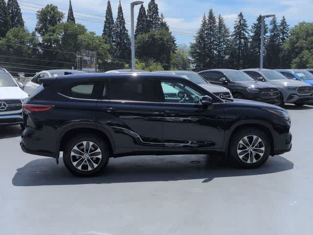Thumbnail: 2021 Toyota Highlander - 8