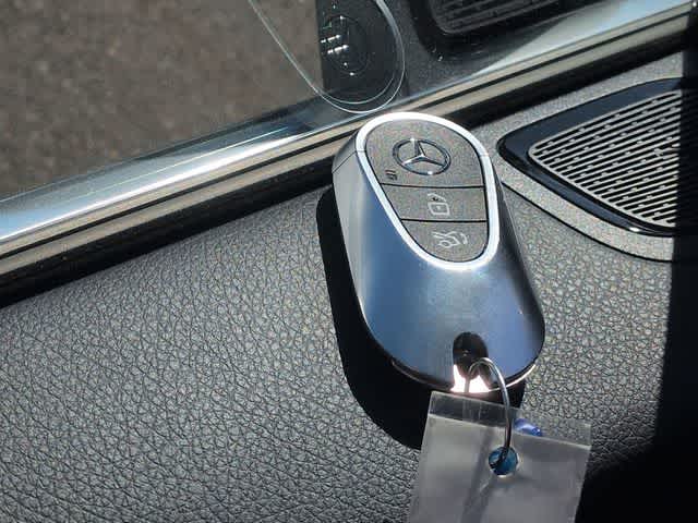 Thumbnail: 2026 Mercedes-Benz GLC - 35