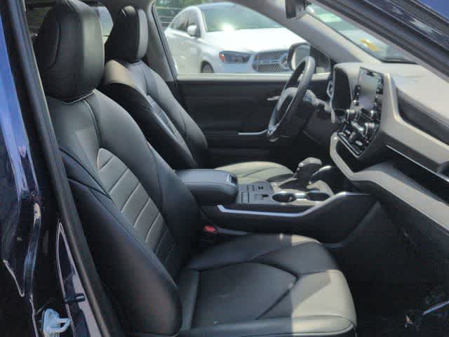 Thumbnail: 2021 Toyota Highlander - 23