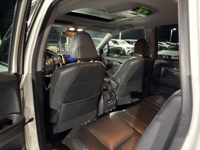 Thumbnail: 2017 Honda Pilot - 10