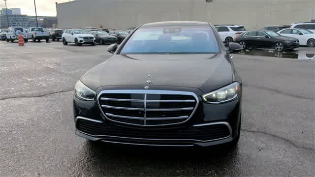 Thumbnail: 2025 Mercedes-Benz S-Class - 3