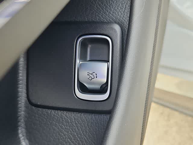 Thumbnail: 2025 Mercedes-Benz SL-Class - 38