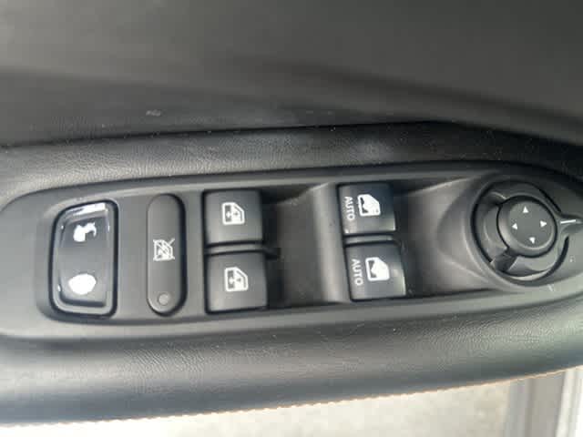 Thumbnail: 2018 Jeep Compass - 14