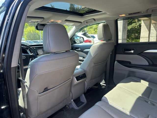 Thumbnail: 2017 Toyota Highlander - 10