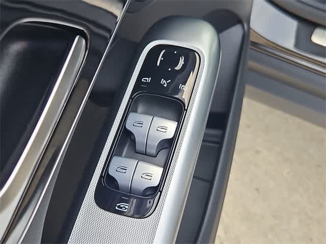 Thumbnail: 2025 Mercedes-Benz GLC - 18