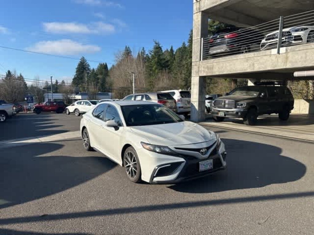 Used 2022 Toyota Camry SE Sedan