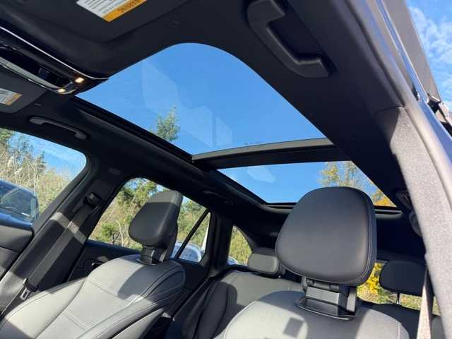 Thumbnail: 2025 Mercedes-Benz GLC - 14