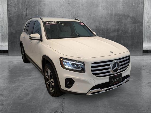 2025 Mercedes Benz GLB 250 4MATIC photo 3